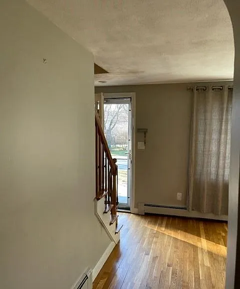 137 Sylvester Ave — Photo 8
