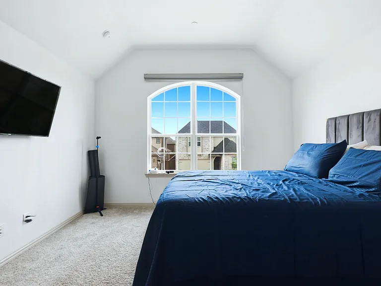 1004 Mikaela Dr — Photo 16
