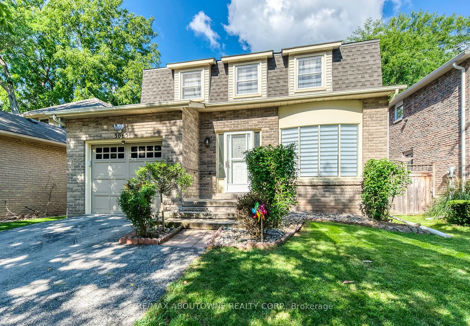 4 bed, $3,900 — Photo 1
