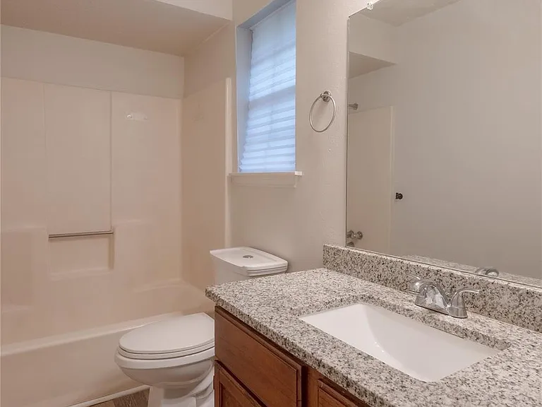 2402 Sycamore Ave #D6 — Photo 25