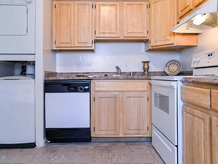 Eat-in kitchen