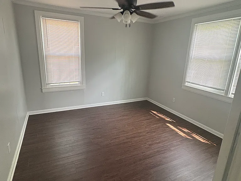 318 Riley St — Photo 10