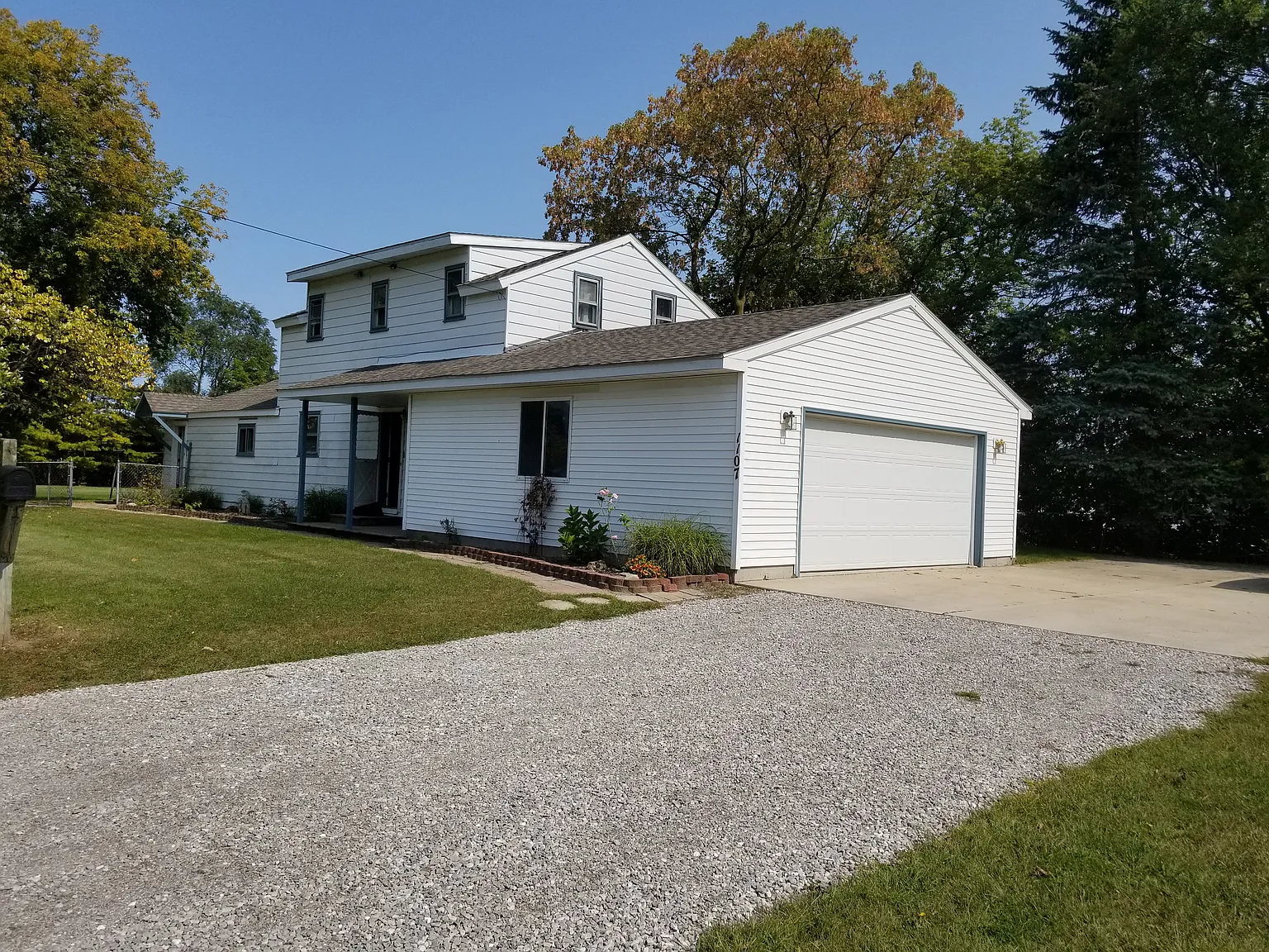 1107 Maple St photo 1