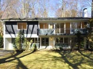 8115 Lilly Stone Dr, Bethesda, MD 20817