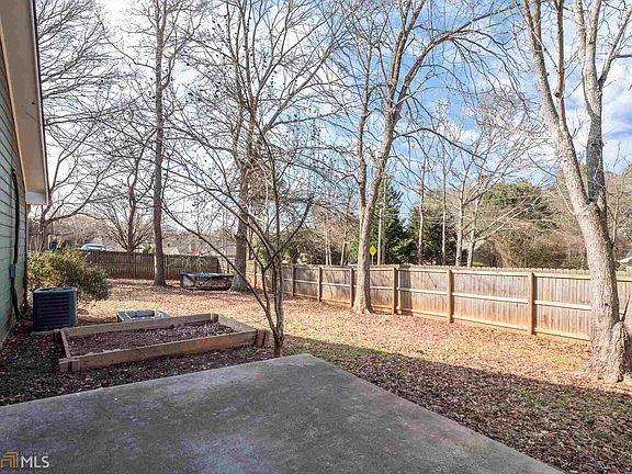 4th image of 460 Rosehill Dr