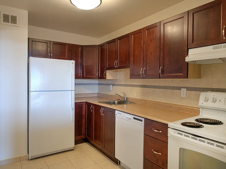 211 Wurtemburg St — Photo 27