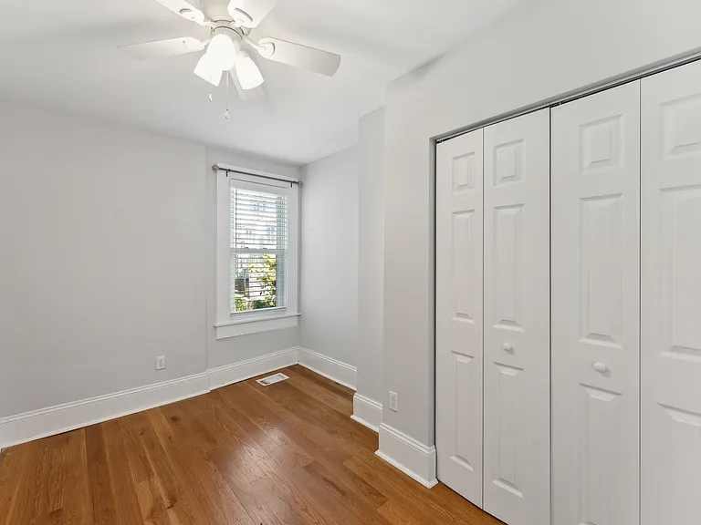 306 L St SE — Photo 27