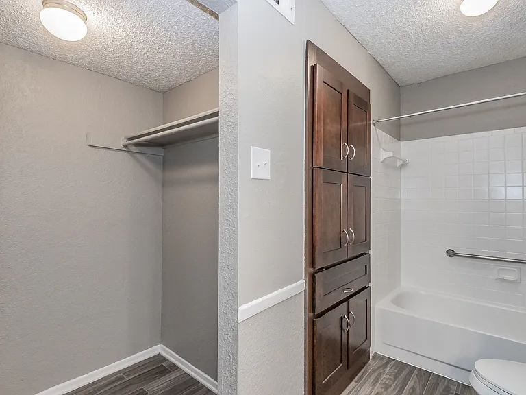 Station 121 at Town Center Apartments — Photo 223