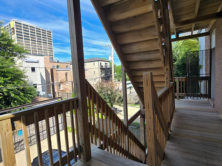E 65th Pl — Photo 8