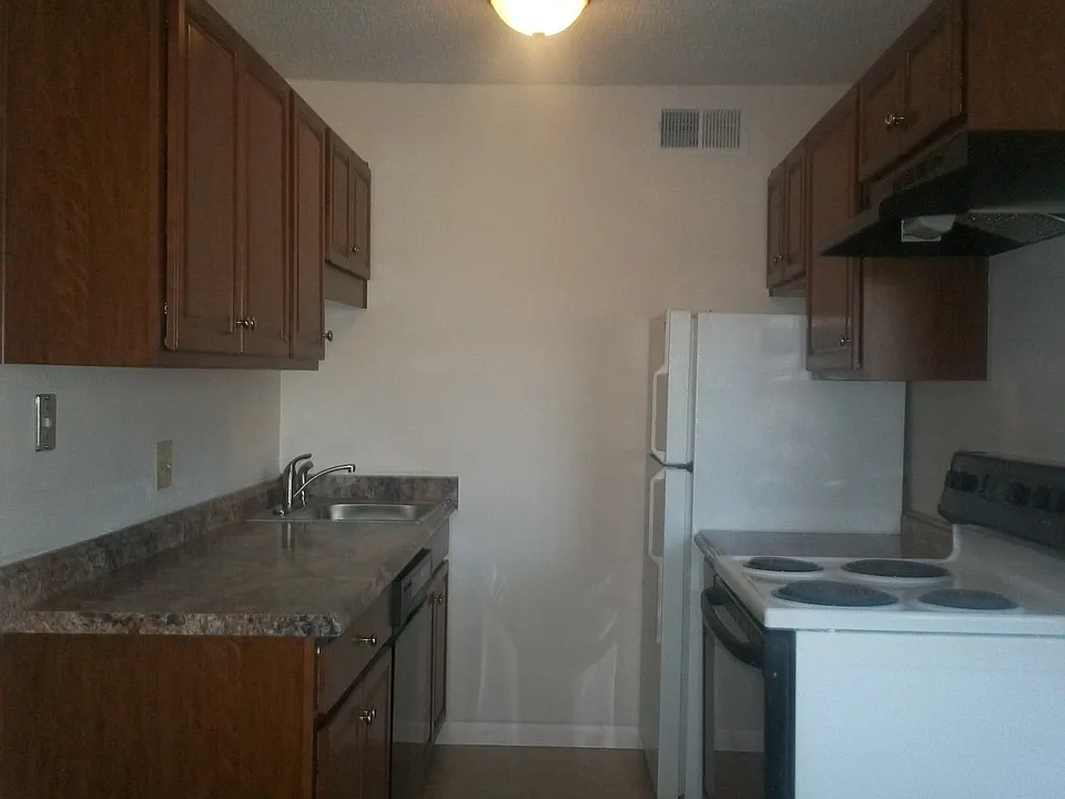 913 Leisure Sq #201