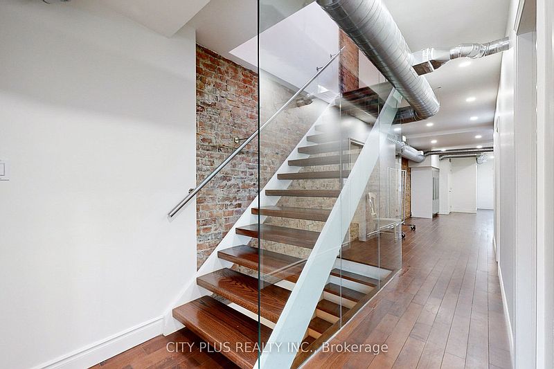 Toronto House for rent - 5 Bedrooms — photo 24