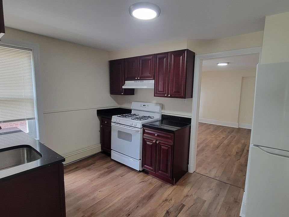 1st image of 323 Market St APT 4