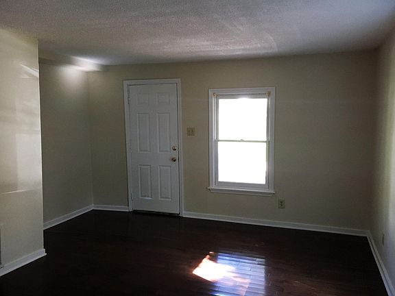 3rd image of 2457 East Ave