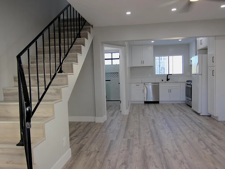 120 Roswell Ave #12 — Photo 34