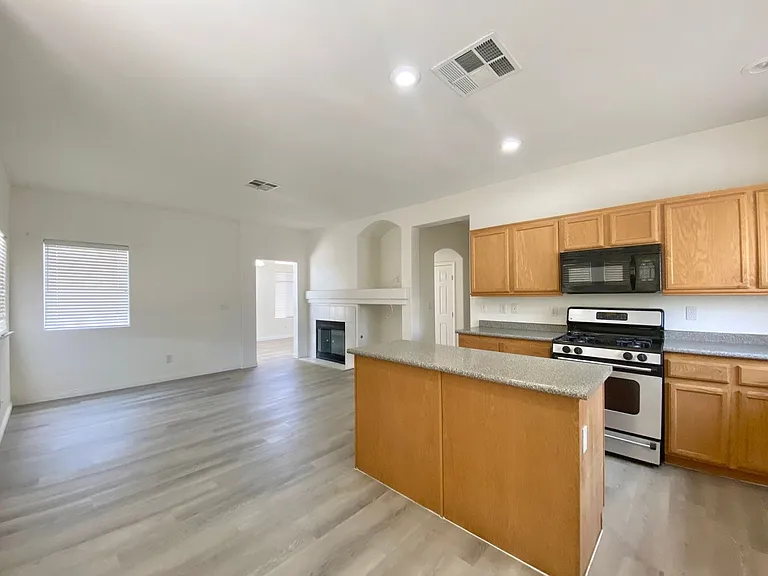 4033 Spring Line St — Photo 9