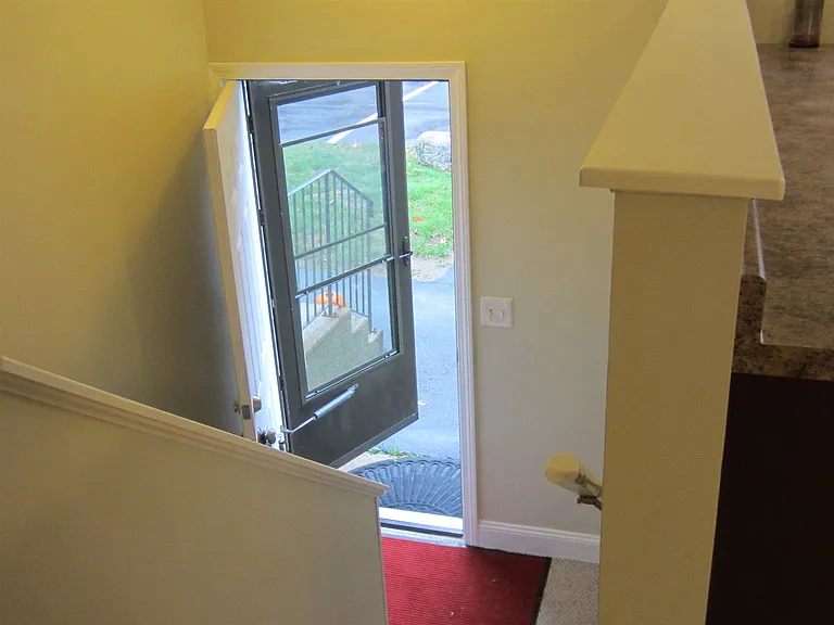 901 Mammoth Rd #6 — Photo 8