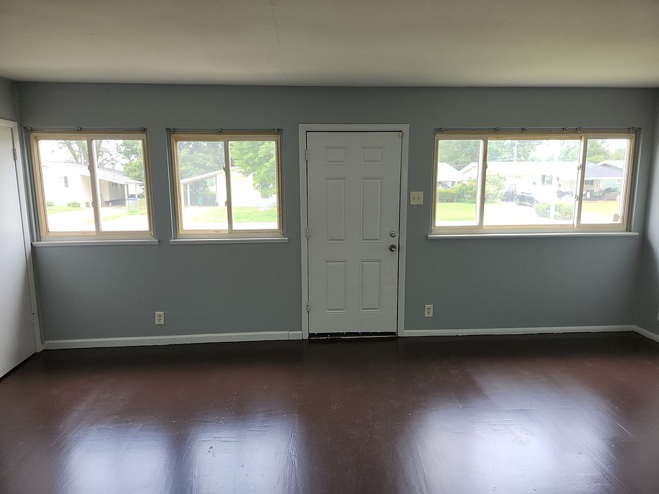 1st image of 10318 Lilac Ave