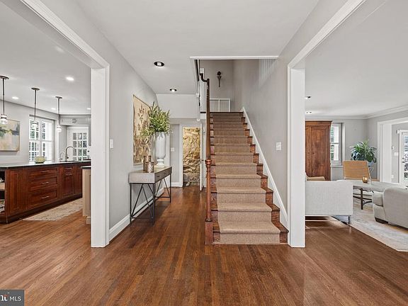 4th image of 207 Upnor Rd