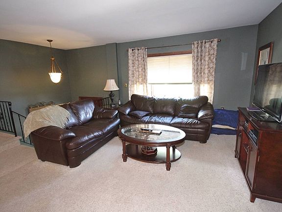 4th image of 125 Vespa Ave