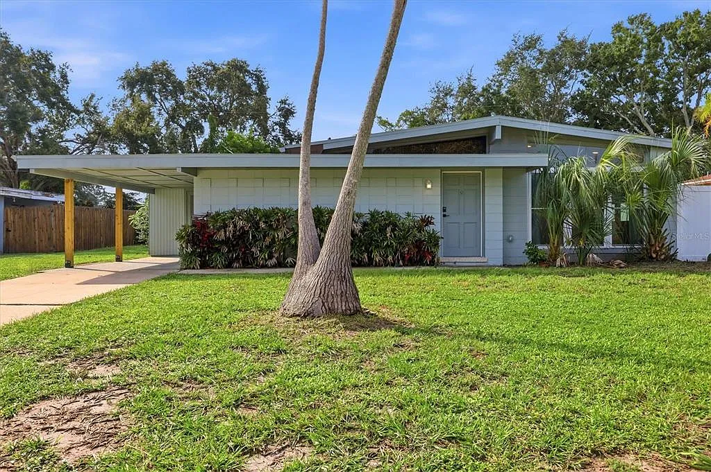3 bed, 2.0 bath, 1260 sqft, $2,595 — Photo 2