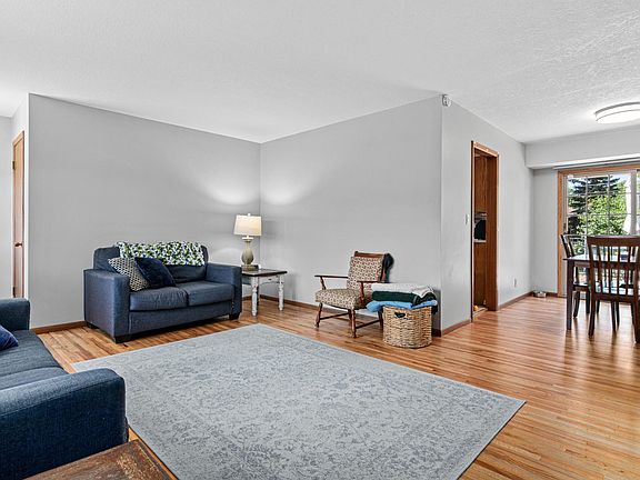5th image of 6810 Brookview Dr NE
