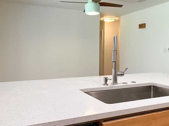 4th image of 905 Emerald Wood Dr