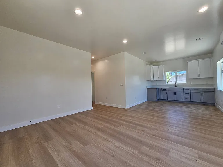 11821 Pipeline Ave #2 — Photo 5