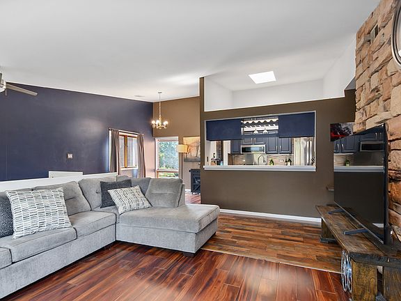 3rd image of 14475 S Ravinia Ave #9
