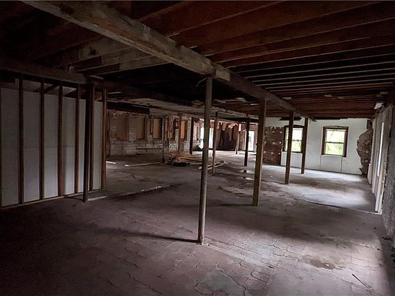 4th image of 19 Mountain Ave