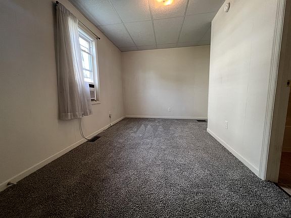 3rd image of 829 Virginia Ave