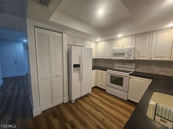 5th image of 5989 Hillyer Ct W