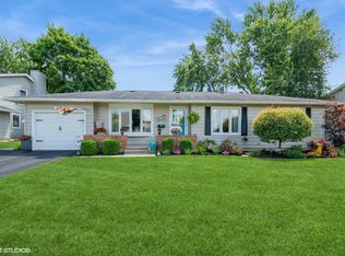 339 Yarmouth Rd, Elk Grove Village, IL 60007