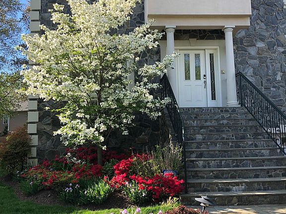 4th image of 2138 Patrick Henry Dr