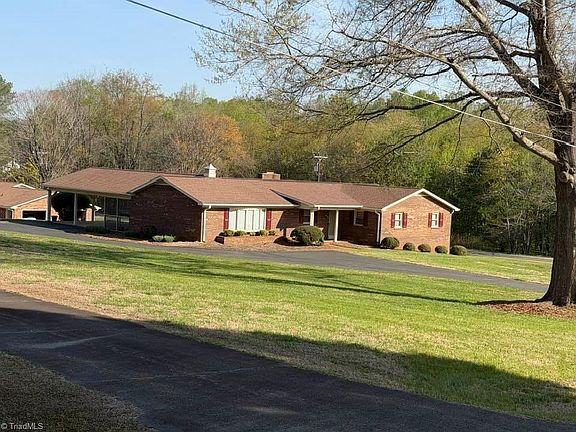 3rd image of 473 Winchester Dr