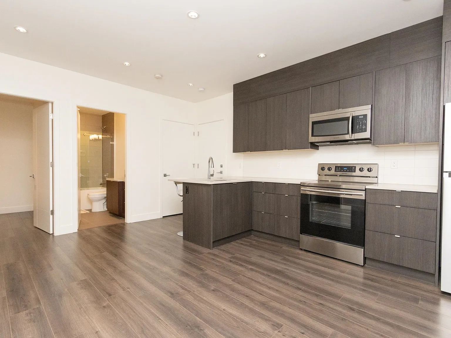 2 bed, 570 sqft, $1,750 — Photo 4