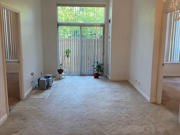 5th image of 1720 Eglinton Ave E #101
