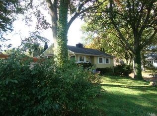 8 Hollow Tree Rd, Norwalk, CT 06854