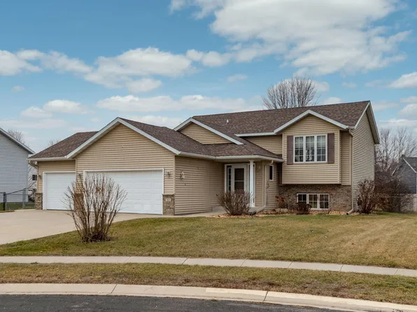 904 D C Ct SE, Pine Island, MN 55963