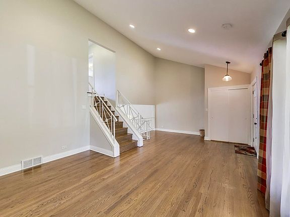 5th image of 3419 W Pratt Ave