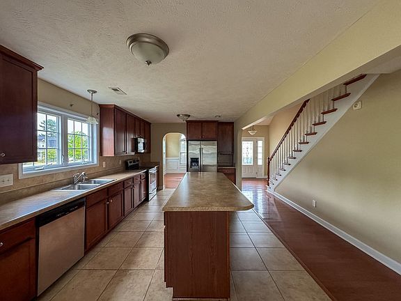 3rd image of 14 Buckman Dr