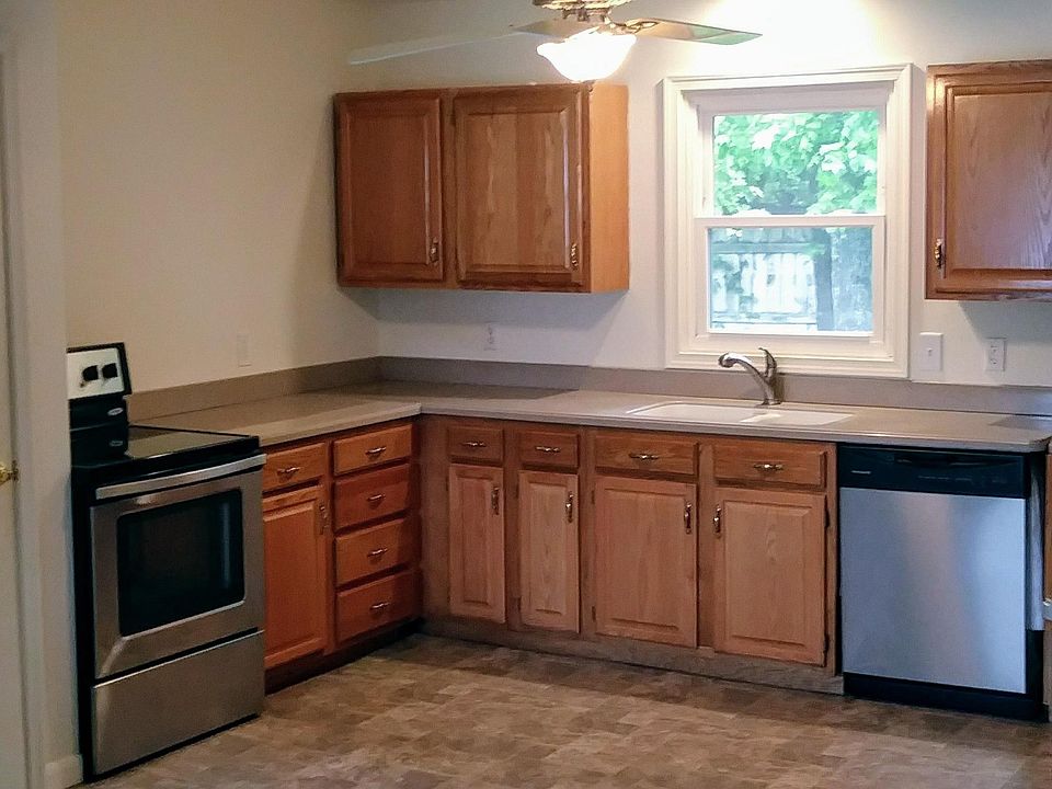 1st image of 200 Schoolhouse Ln