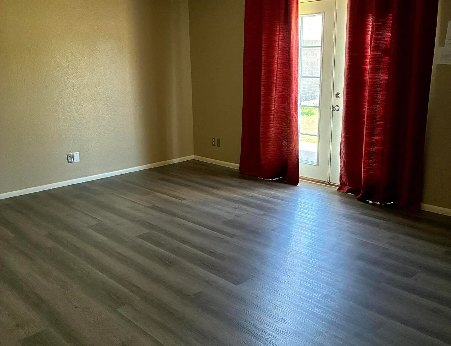 3 bed, 2.0 bath, 1136 sqft, $2,150 — Photo 3
