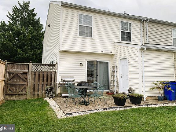 4th image of 429 Old Oak Pl