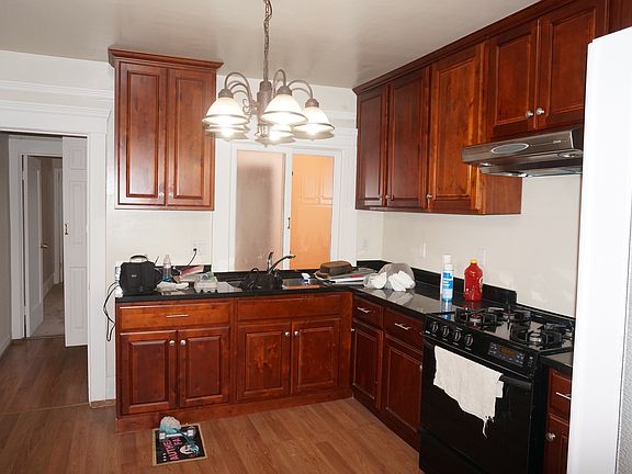 2nd image of 904 Cortland Ave