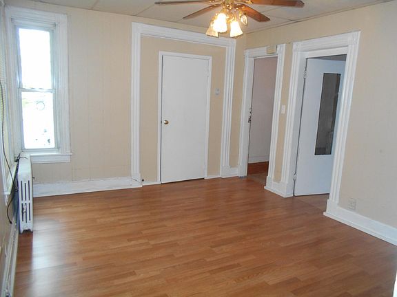 4th image of 7 Garrison St Floor 2