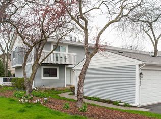 922 Princeton Ct, Vernon Hills, IL 60061