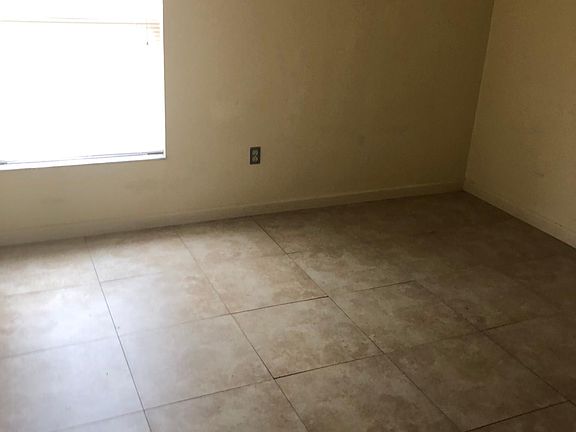 2nd image of 4639 Bridgeton Ln