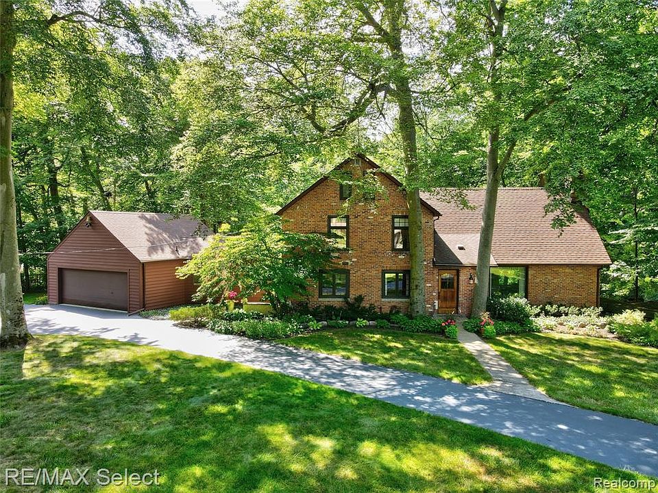 2nd image of 2185 Crestline Dr