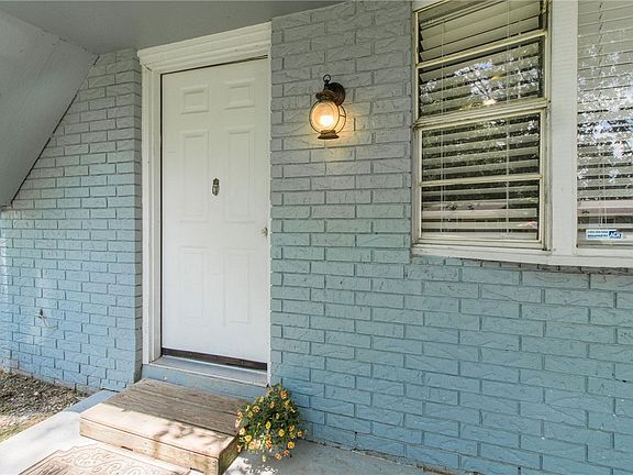 3rd image of 1303 W Sunset Dr
