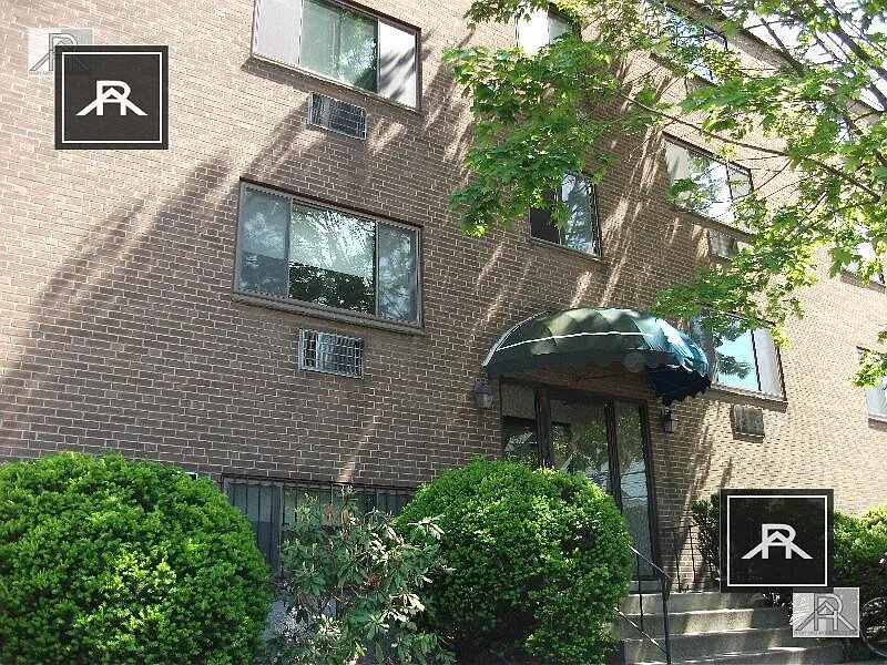 2 bed, 1.0 bath, $3,200 — Photo 2